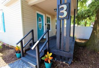 Beachy Bungalow for Family Fun! Walk to beach! has Balcony rooms