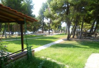 VILLA KORINA - Beachfront Villa between Nikiti & Metamorphosis has Balcony rooms