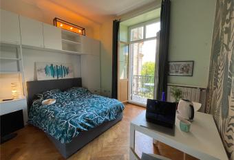 Le Beau Site Grand Hotel - lovely heritage cocoon Aix-les-Bains central park allows 18 year olds to book a room