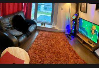 Lovely 1-Bedroom Apt by Birmingham New Street Station with Parking has Balcony rooms