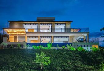 Casa moderna y nueva en Anapoima. Un lugar de Inspiraci  n has Balcony rooms