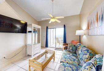 Sugar Beach 345 has Balcony rooms