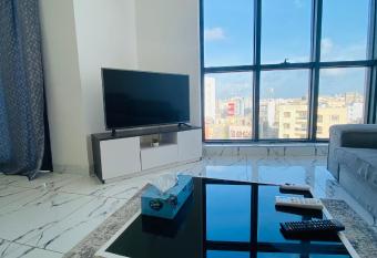 Chez El Hadji et Hamidou allows 18 year olds to book a room