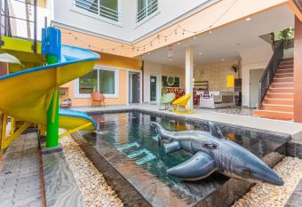 99 Pool Villa allows 18 year olds to book a room