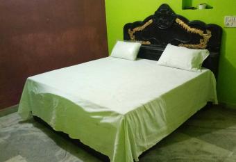 OYO 91084 Viraj Hotel allows 18 year olds to book a room