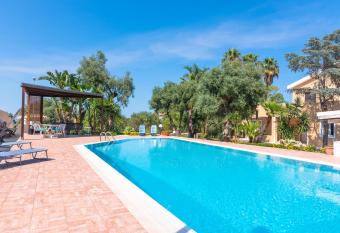 Villa Alexandra2 has Balcony rooms