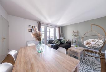 Disney Pop Appartement has Balcony rooms