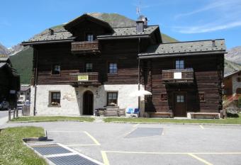 Garni Baita Cecilia allows 18 year olds to book a room