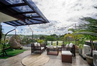 JMO Apartments has Balcony rooms