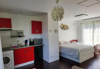 maisonnette    10min de disney has Balcony rooms