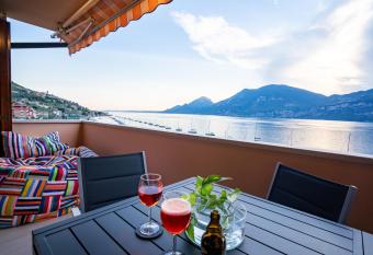 ORA Beth s House allows 18 year olds to book a room