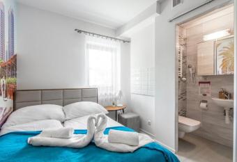 Studio pok  j Dubaj Centrum Zakopane allows 18 year olds to book a room