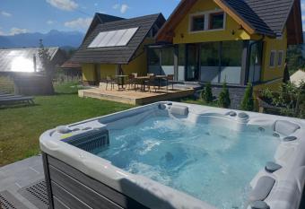 Tubej superior wellness house has rooms with a private hot tub
