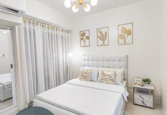 Inspiria Fully-Furnished Studio with Balcony - Unit 1 allows 18 year olds to book a room