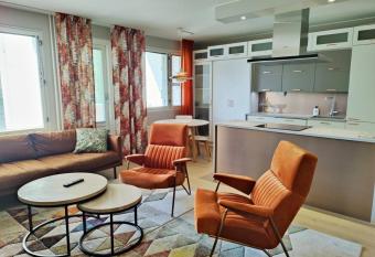 Lovely cityhome has Balcony rooms