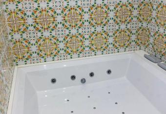 Da Clotilde has rooms with a private hot tub