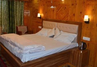 Homestay in Kufri - Silvermoon Homestay Cheog has Balcony rooms