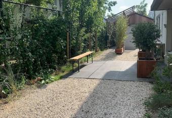 Tinyhouse Scheveningen beach FREE gated parking has Balcony rooms