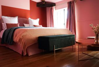 Ch  teau Haut-Brisson has Balcony rooms