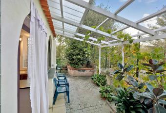 Casa Villaggio Verde has Balcony rooms