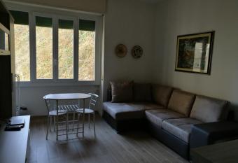 Lago di Como lake como con piscina allows 18 year olds to book a room