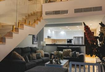 Amazing 1 Bedroom Loft with beach access, Doha has Balcony rooms