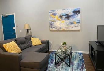 #2br-1ba Loft Downtown Kc In Historic Building allows 18 year olds to book a room