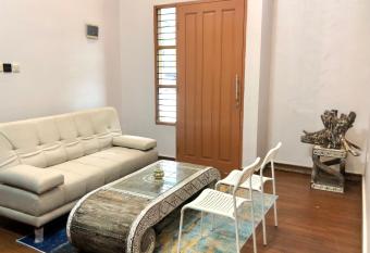 Entire house in BSD with a jacuzzi has rooms with a private hot tub