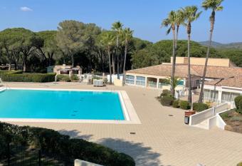 Studio cabine vu sur piscine has Balcony rooms