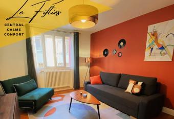 LE FIFTIES (central) has Balcony rooms