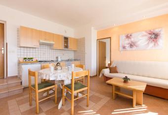 Villa Paradiso Punat has Balcony rooms
