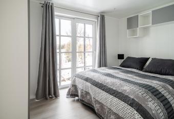 Borgafj  ll snowcamp wildlife och skotercenter has Balcony rooms