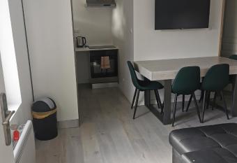 BAIE DE SOMME 4 allows 18 year olds to book a room