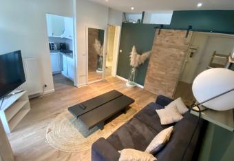 Sun & Fun, calme et verdure, parking gratuit has Balcony rooms