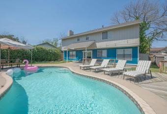 Timeless-Texas-Inn - NEW LISTING w/ POOL! allows 18 year olds to book a room