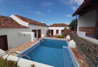 Well home Beautiful 2-Bedroo Villa in La Laguna has Balcony rooms