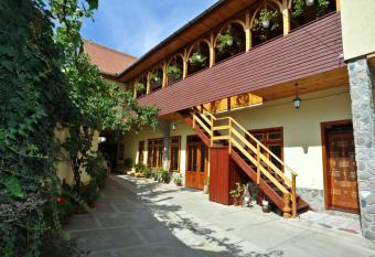 Pensiunea Muntean has Balcony rooms