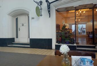 Casa flora Bed and Breakfast allows 18 year olds to book a room