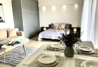 Cottage House Thalea - 3 bedrooms - sea view allows 18 year olds to book a room