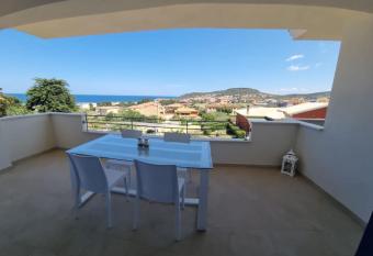 Casa vacanze in Sardegna con giardino e vista mare has Balcony rooms