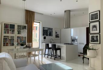 Rome, Beautiful Apartment in a Vintage Building has Balcony rooms