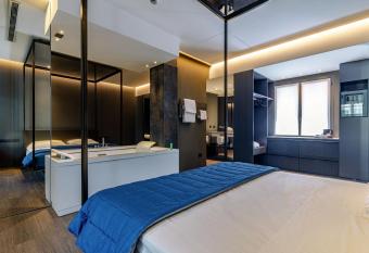 Motel Rona allows 18 year olds to book a room