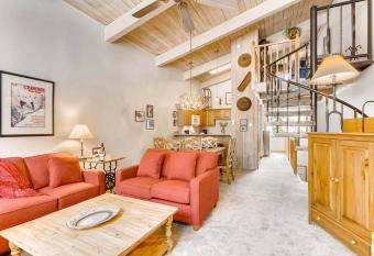 Spacious Retreat with Open Loft - Gas Fireplace, Modern Style, 5-Minute Walk to Town! CH05 has Balcony rooms