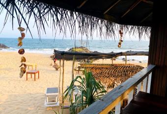 Little Pumpkin Cabanas has Balcony rooms