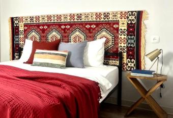                -       has Balcony rooms