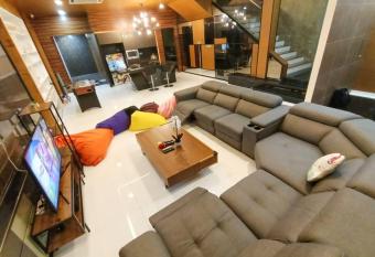 D02 KLCC view Karaoke Bungalow KL has rooms with a private hot tub