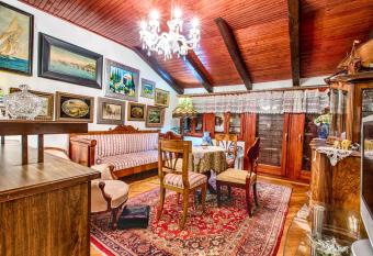 Royal Antique Apartment has Balcony rooms