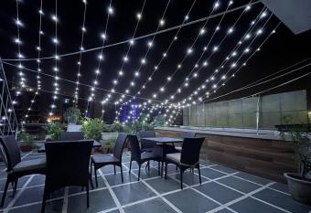 HOLI Private pool party terrace with 2 rooms allows 18 year olds to book a room