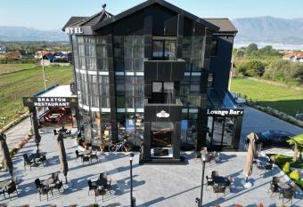 HOTEL BRAXTON has Balcony rooms