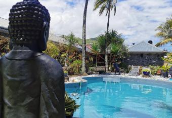 Les Grands Monts allows 18 year olds to book a room